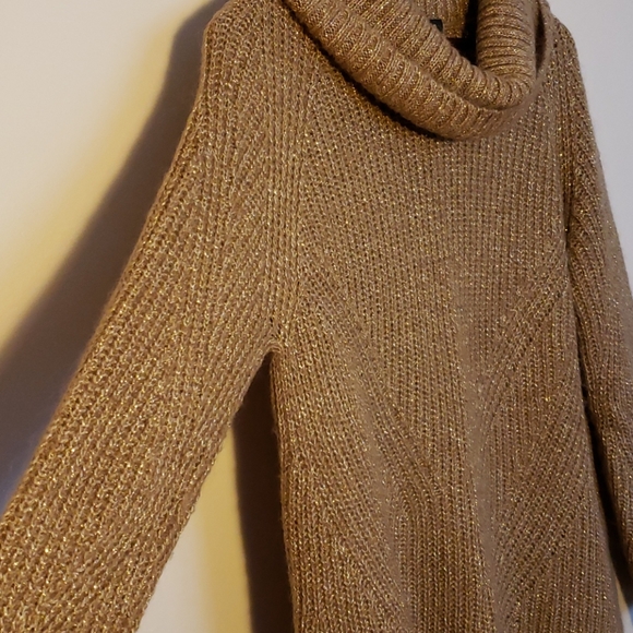 Gold Sparkly 💖 turtleneck sweater - Picture 3 of 6